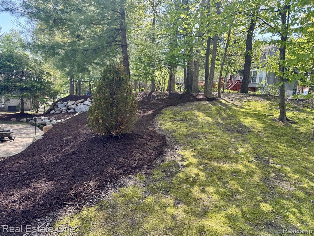 516 Bloomer Ridge Drive Rochester, MI 48307 - Photo 13 of 58
