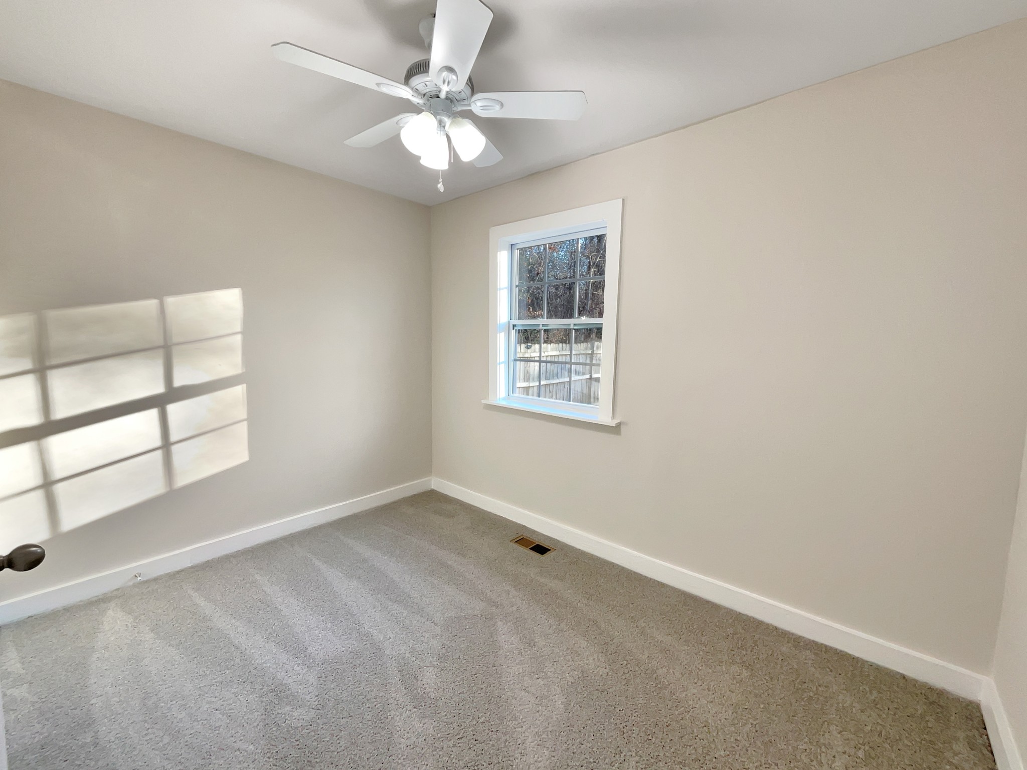 690 Thomas Road Lebanon, TN 37087 - Photo 9 of 17 an empty room with windows and fan