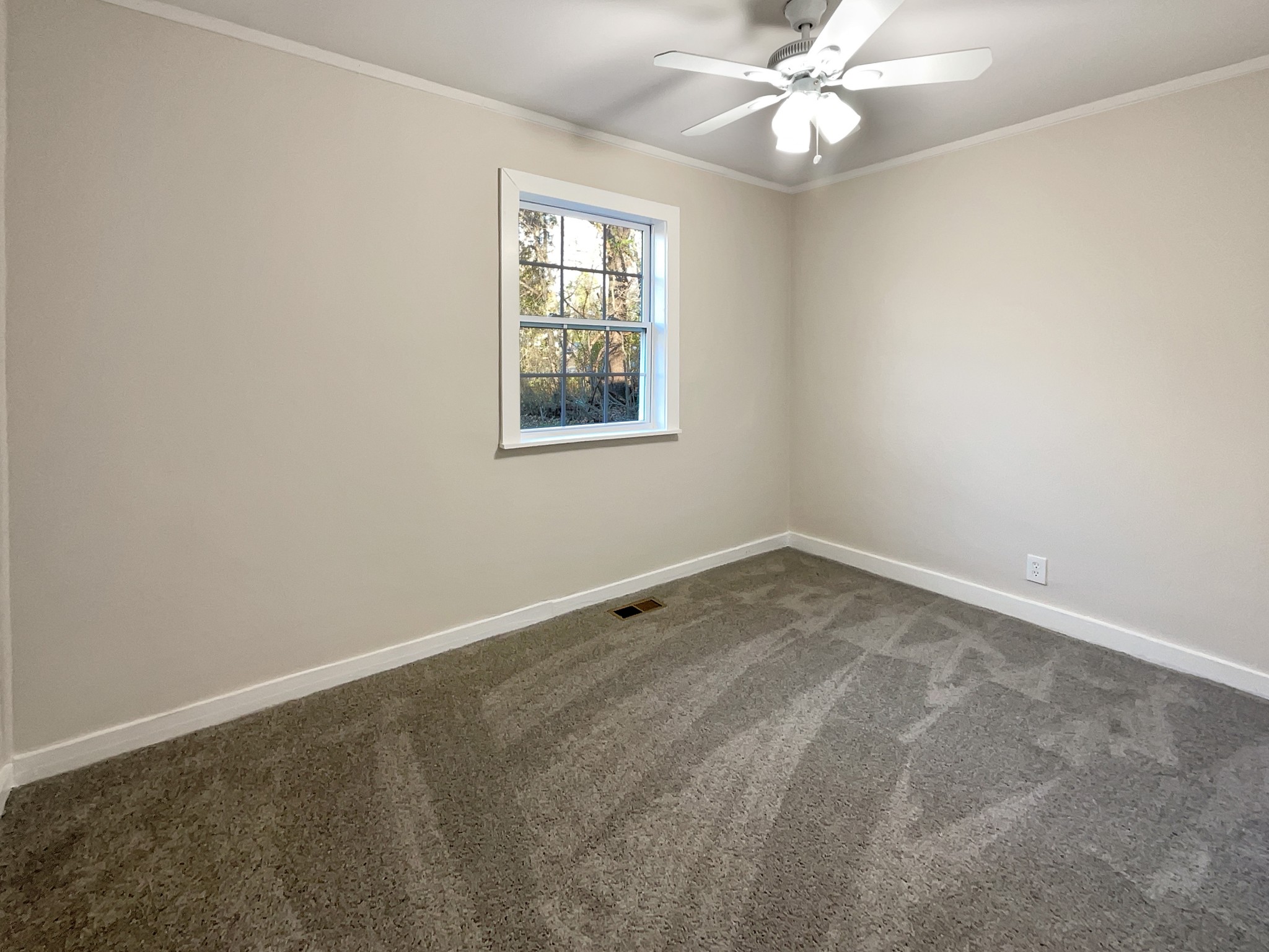 690 Thomas Road Lebanon, TN 37087 - Photo 10 of 17 an empty room with a window and a fan