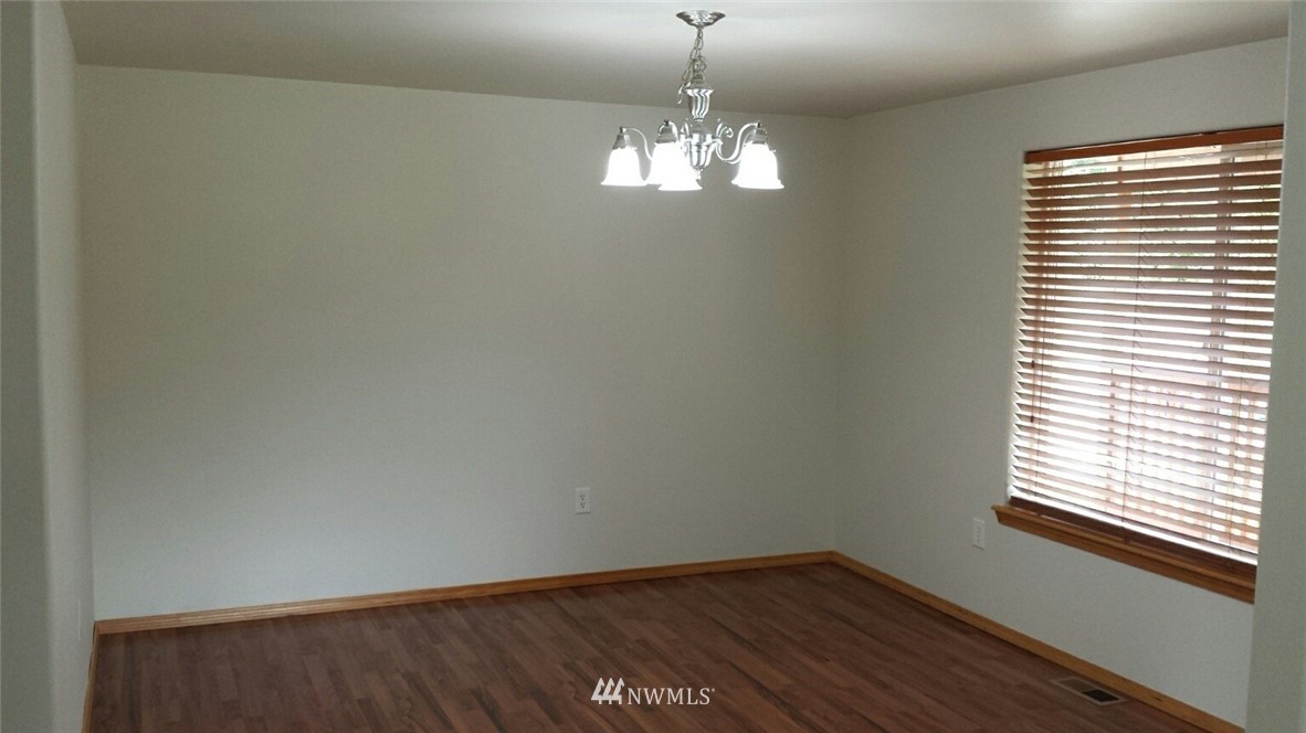1039 Logan Hill Road Chehalis, WA 98532 - Photo 4 of 7