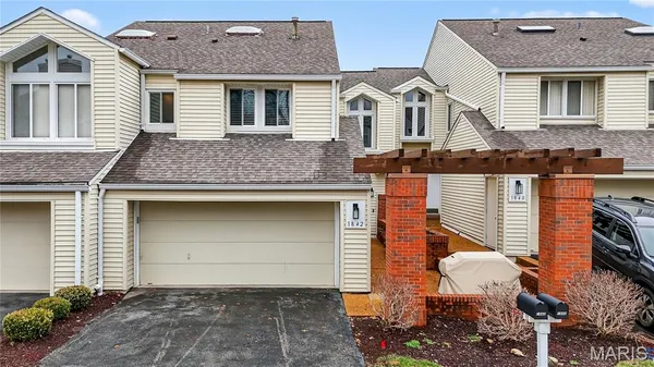 $420,000 | 1842 Ridgeview Cir Drive, Ballwin, MO 63021