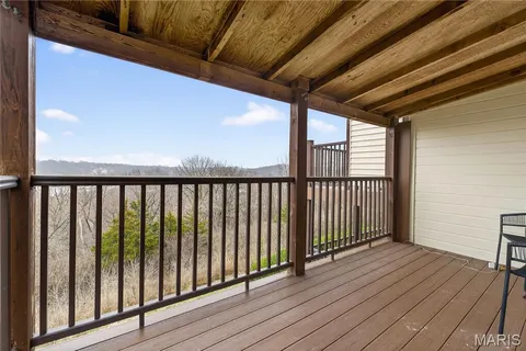 $415,000 | 1842 Ridgeview Cir Drive, Ballwin, MO 63021