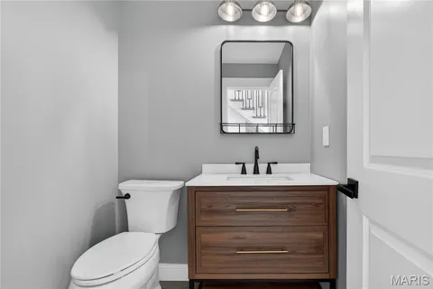 $415,000 | 1842 Ridgeview Cir Drive, Ballwin, MO 63021