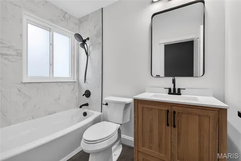 $415,000 | 1842 Ridgeview Cir Drive, Ballwin, MO 63021