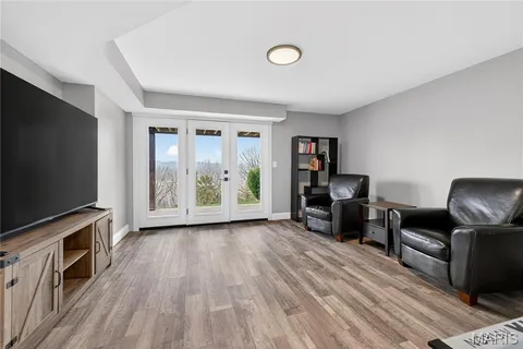 $415,000 | 1842 Ridgeview Cir Drive, Ballwin, MO 63021