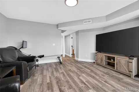 $415,000 | 1842 Ridgeview Cir Drive, Ballwin, MO 63021