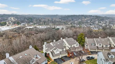 $415,000 | 1842 Ridgeview Cir Drive, Ballwin, MO 63021