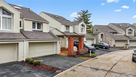 $415,000 | 1842 Ridgeview Cir Drive, Ballwin, MO 63021