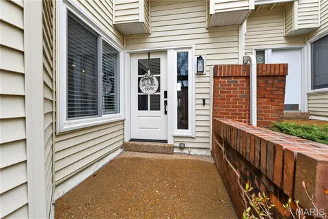 $415,000 | 1842 Ridgeview Cir Drive, Ballwin, MO 63021