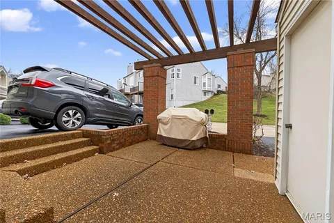 $415,000 | 1842 Ridgeview Cir Drive, Ballwin, MO 63021