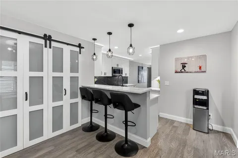 $415,000 | 1842 Ridgeview Cir Drive, Ballwin, MO 63021