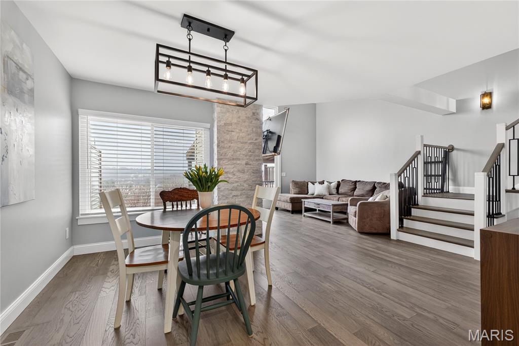 1842 Ridgeview Cir Drive Ballwin, MO 63021 - Photo 8 of 38