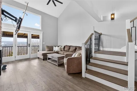 $415,000 | 1842 Ridgeview Cir Drive, Ballwin, MO 63021