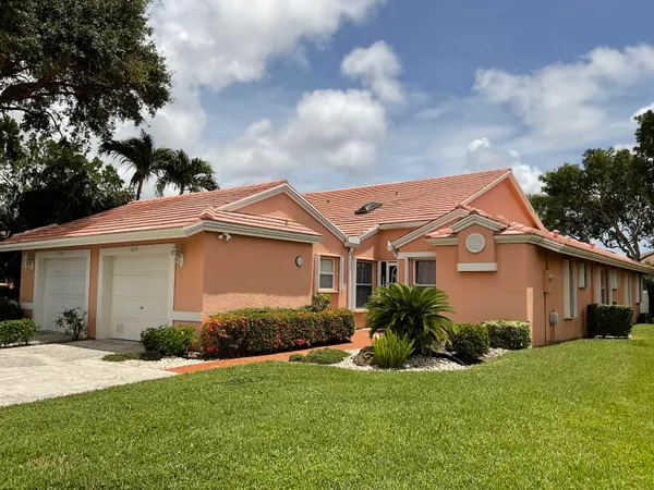 $5,000 | 5574 Royal Lake Circle, Boynton Beach, FL 33437