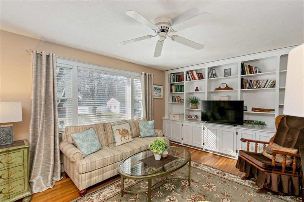 58 Oakcrest Circle Methuen, MA 01844 - Photo 12 of 41