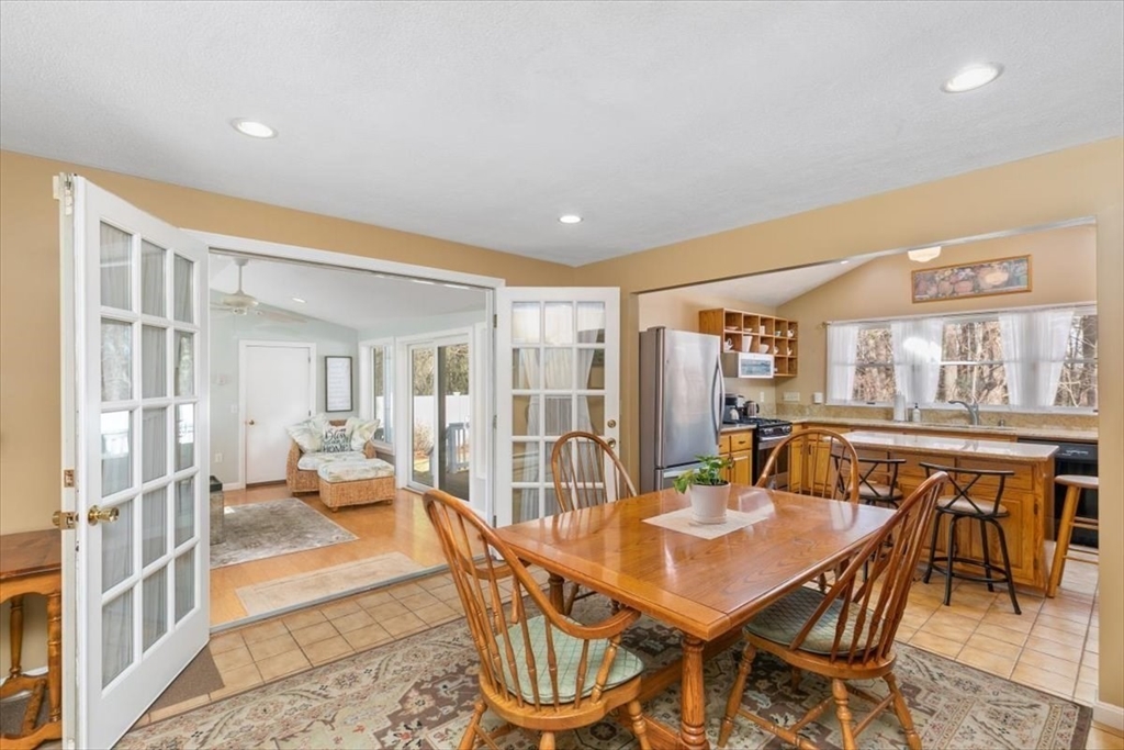 58 Oakcrest Circle Methuen, MA 01844 - Photo 7 of 41