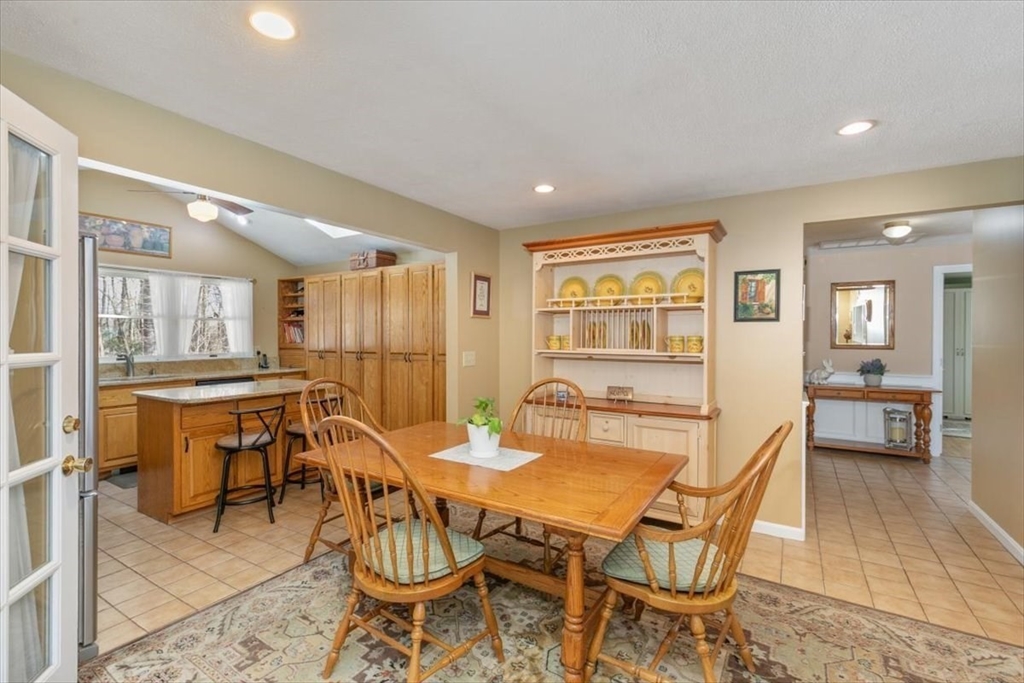 58 Oakcrest Circle Methuen, MA 01844 - Photo 8 of 41