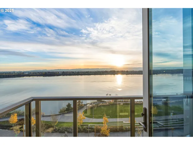 $1,295,000 | 590 Waterfront Way, Unit 604, Vancouver, WA 98660