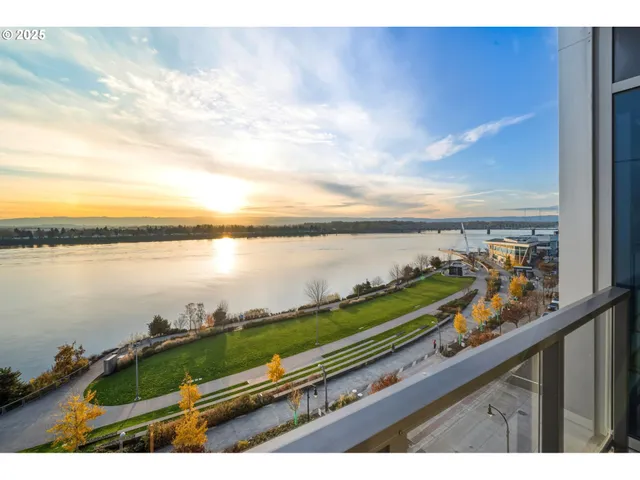 $1,295,000 | 590 Waterfront Way, Unit 604, Vancouver, WA 98660