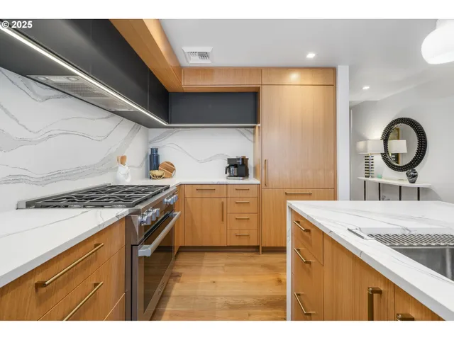 $1,295,000 | 590 Waterfront Way, Unit 604, Vancouver, WA 98660