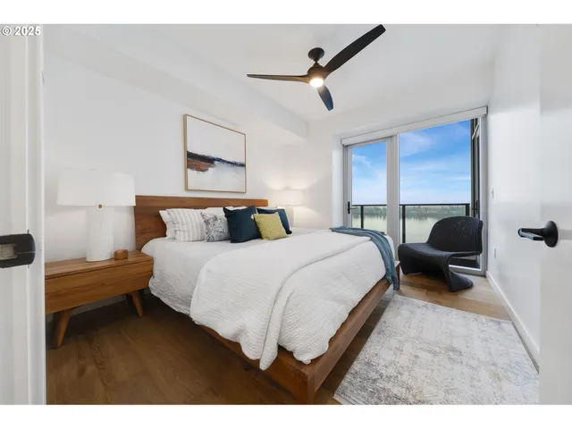 $1,295,000 | 590 Waterfront Way, Unit 604, Vancouver, WA 98660