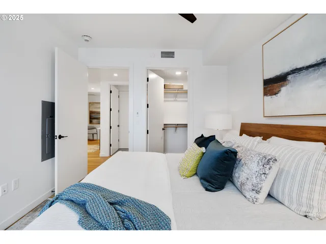 $1,295,000 | 590 Waterfront Way, Unit 604, Vancouver, WA 98660