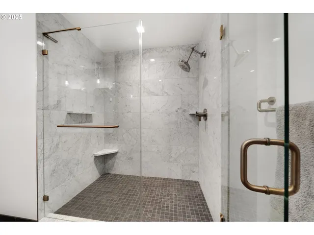 $1,295,000 | 590 Waterfront Way, Unit 604, Vancouver, WA 98660