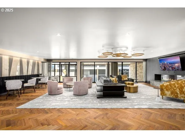 $1,295,000 | 590 Waterfront Way, Unit 604, Vancouver, WA 98660