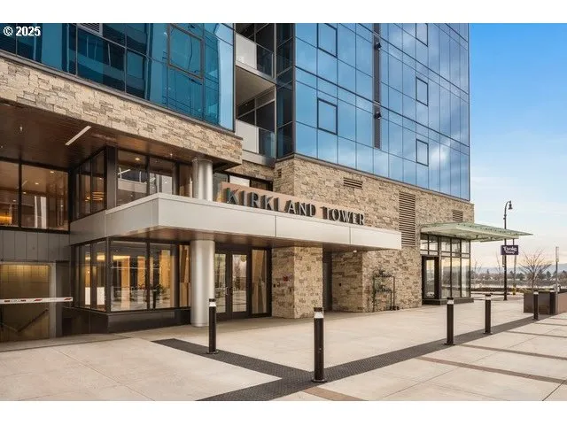 $1,295,000 | 590 Waterfront Way, Unit 604, Vancouver, WA 98660