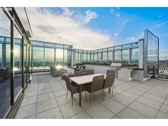 $1,295,000 | 590 Waterfront Way, Unit 604, Vancouver, WA 98660