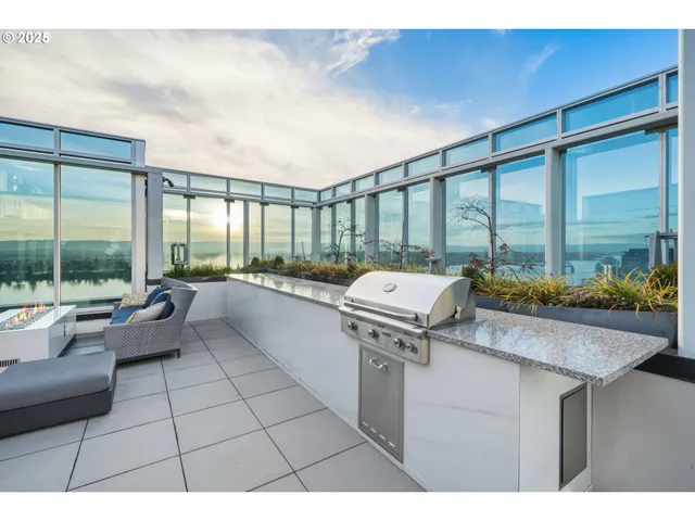 $1,295,000 | 590 Waterfront Way, Unit 604, Vancouver, WA 98660