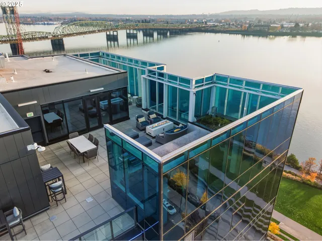 $1,295,000 | 590 Waterfront Way, Unit 604, Vancouver, WA 98660