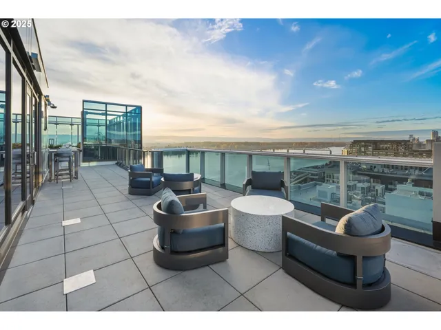 $1,295,000 | 590 Waterfront Way, Unit 604, Vancouver, WA 98660