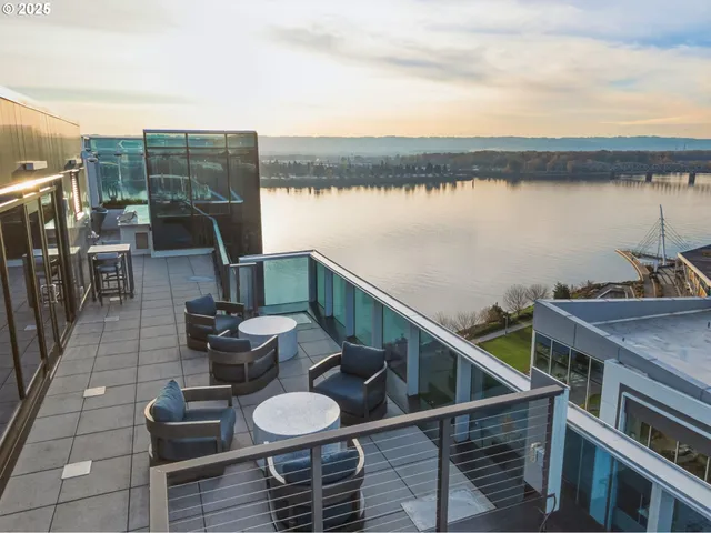 $1,295,000 | 590 Waterfront Way, Unit 604, Vancouver, WA 98660