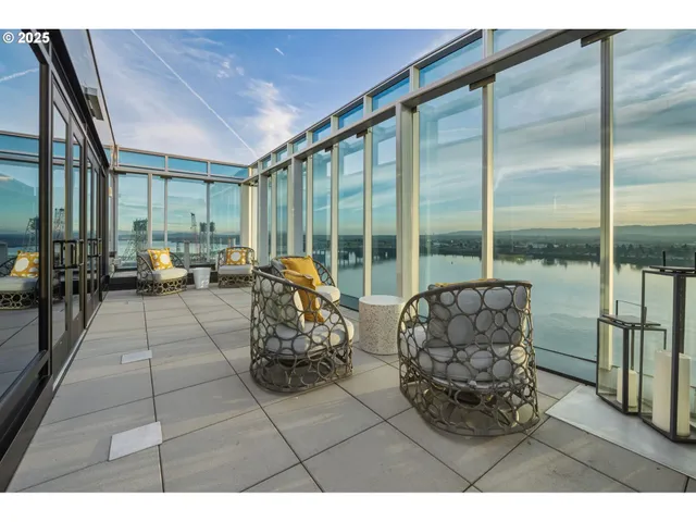 $1,295,000 | 590 Waterfront Way, Unit 604, Vancouver, WA 98660