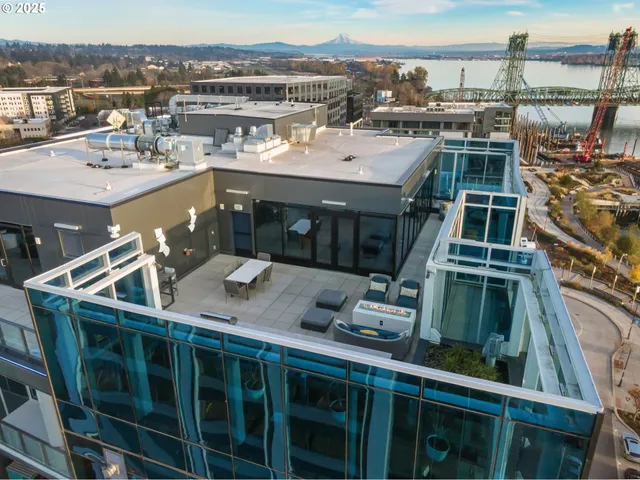 $1,295,000 | 590 Waterfront Way, Unit 604, Vancouver, WA 98660