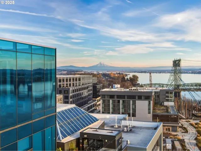 $1,295,000 | 590 Waterfront Way, Unit 604, Vancouver, WA 98660