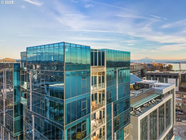 $1,295,000 | 590 Waterfront Way, Unit 604, Vancouver, WA 98660