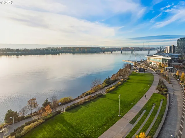 $1,295,000 | 590 Waterfront Way, Unit 604, Vancouver, WA 98660