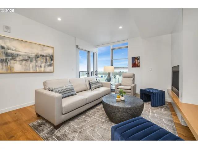 $1,295,000 | 590 Waterfront Way, Unit 604, Vancouver, WA 98660