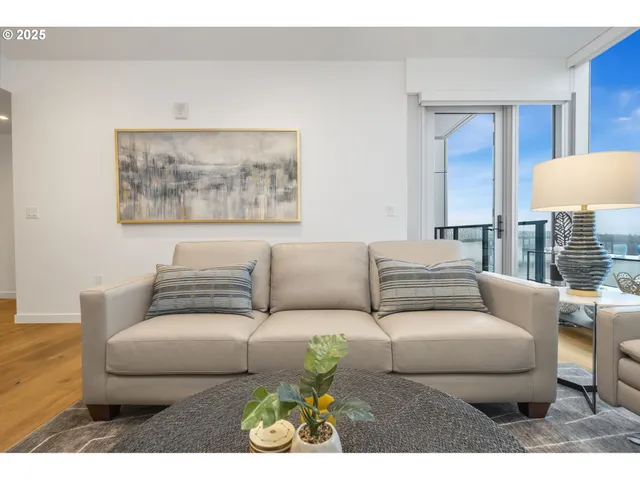 $1,295,000 | 590 Waterfront Way, Unit 604, Vancouver, WA 98660