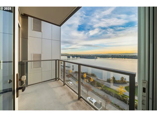 $1,295,000 | 590 Waterfront Way, Unit 604, Vancouver, WA 98660