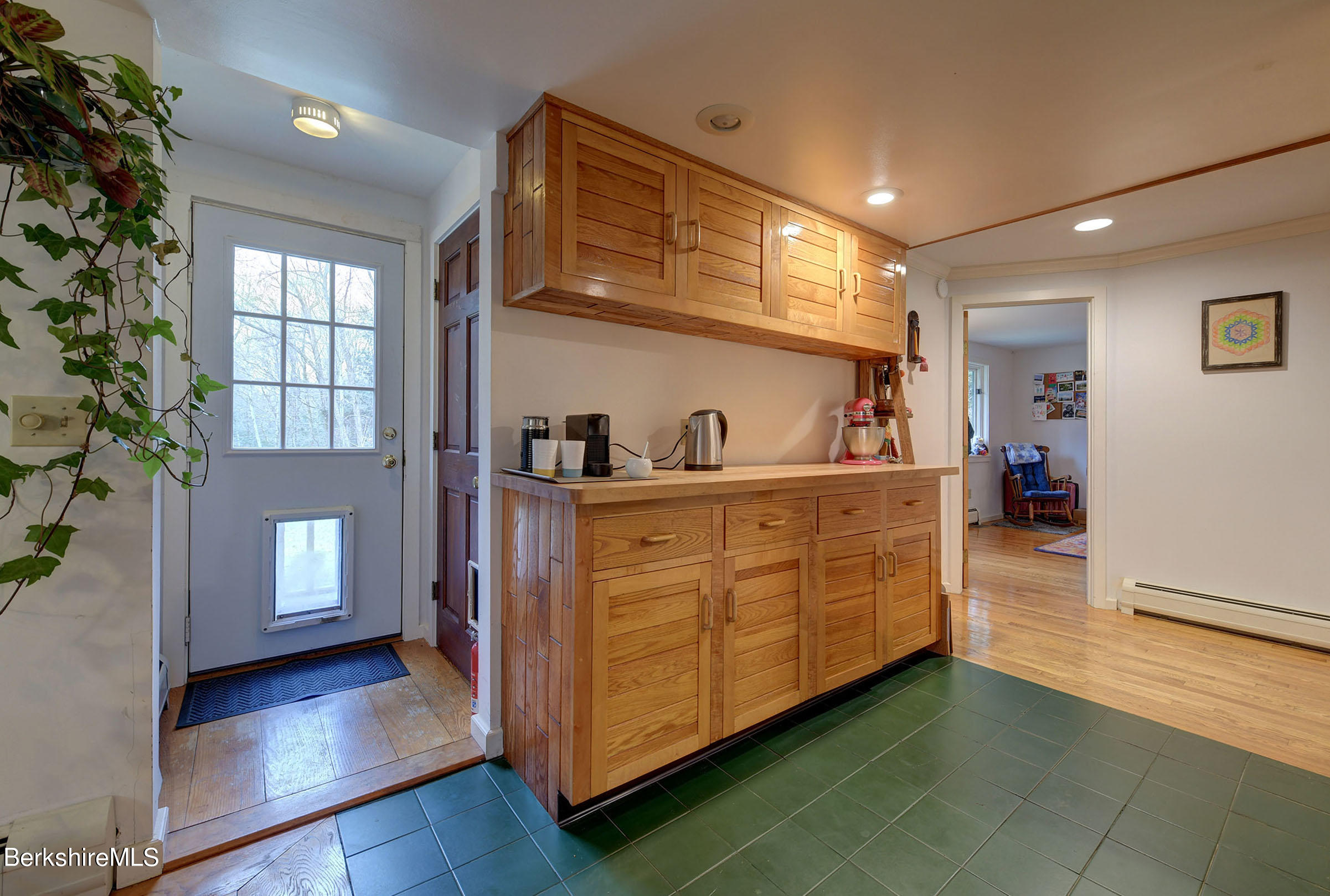 4 Robin Road West Stockbridge, MA 01236 - Photo 17 of 42 17-Back Entry amp; Food Prep Area