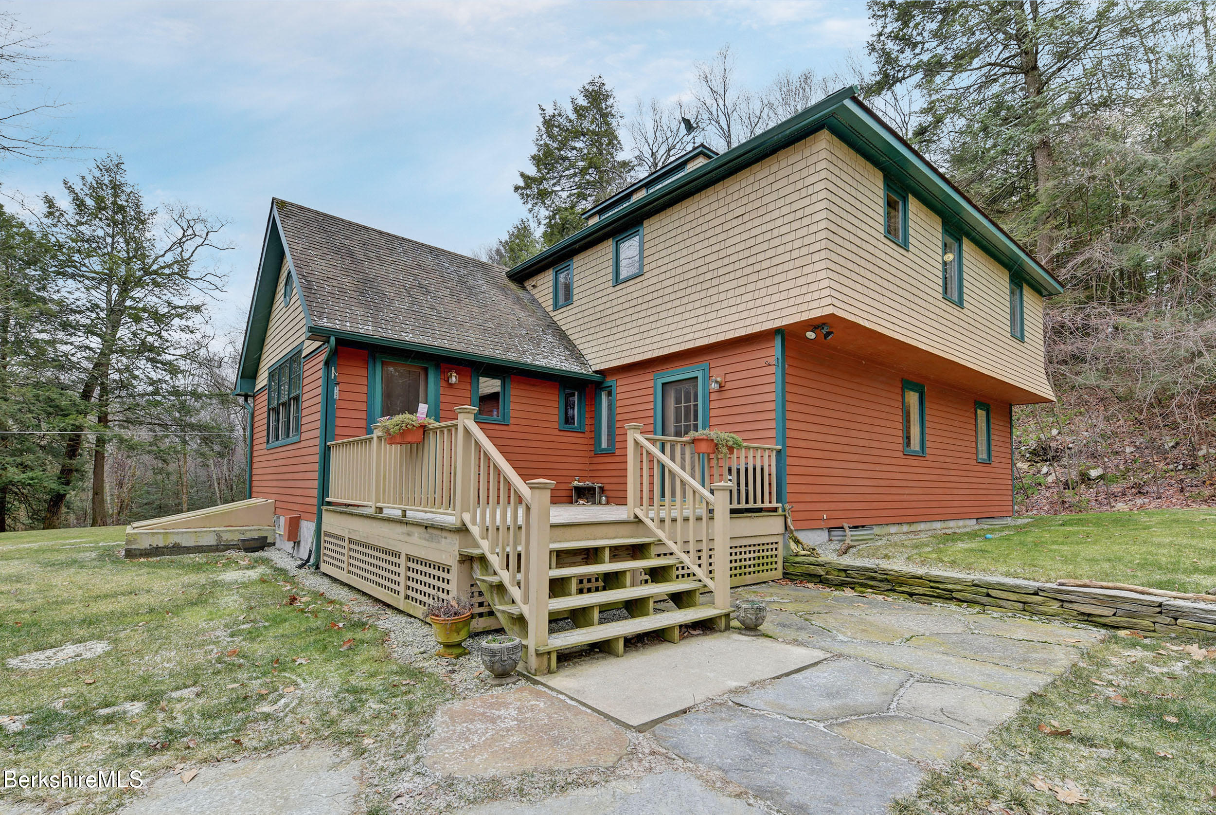 4 Robin Road West Stockbridge, MA 01236 - Photo 3 of 42 3-Exterior Front