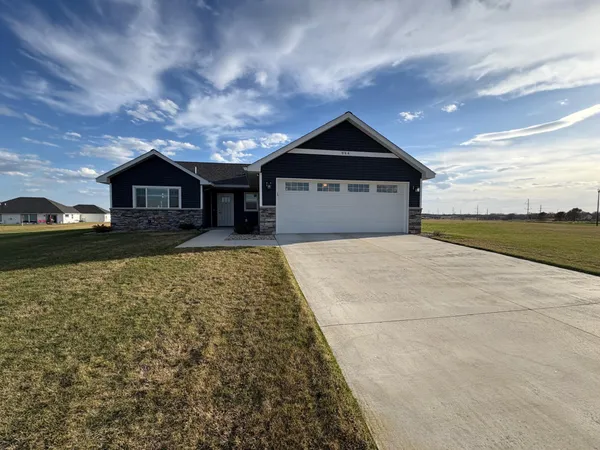 $359,990 | 994 City Heights Drive, Willmar, MN 56201