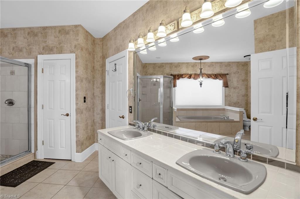 4001 Tesa Court High Point, NC 27265 - Photo 17 of 49