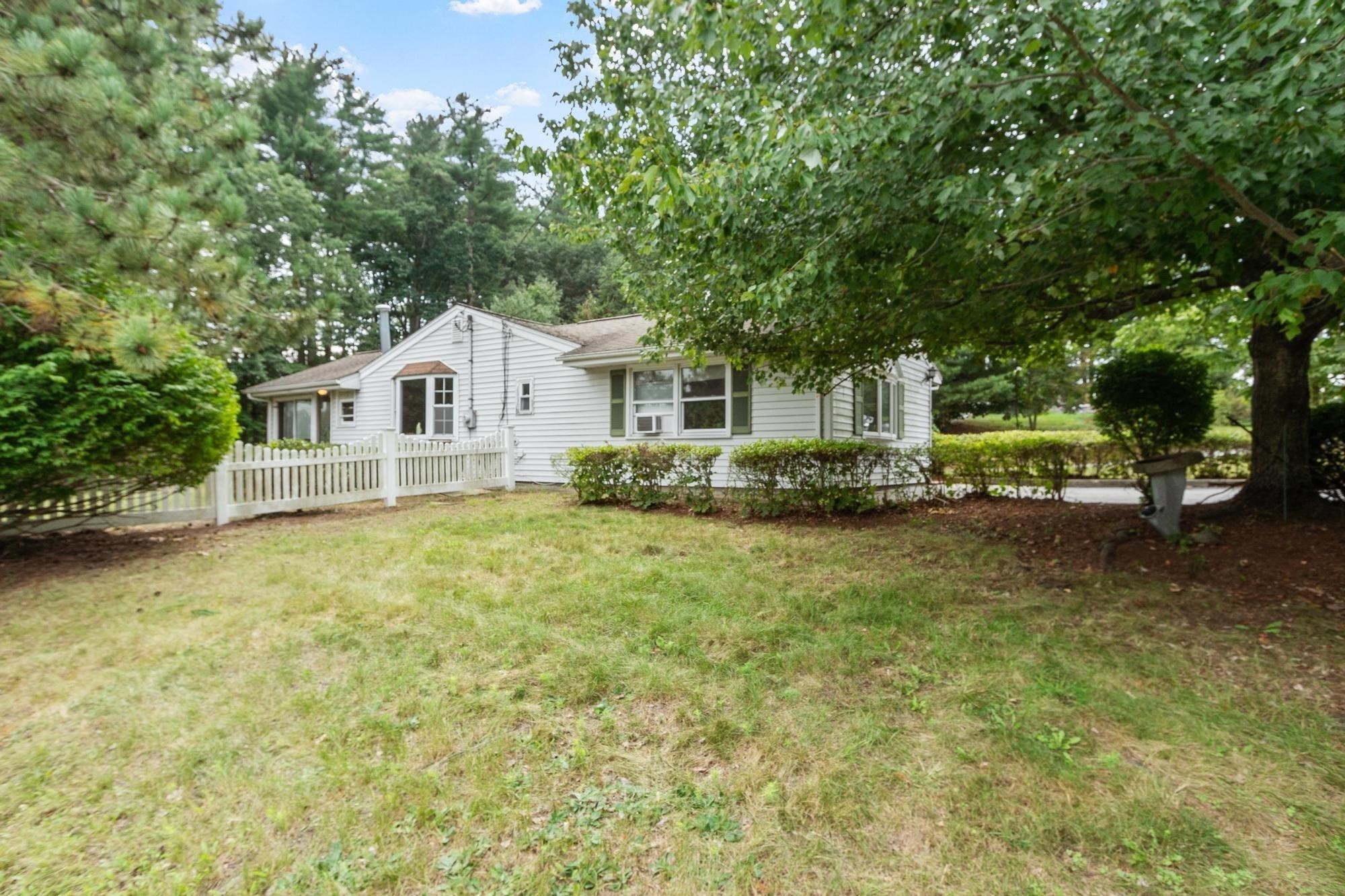 4 Algonquin Road Chelmsford, MA 01824 - Photo 4 of 31 Gallery Image 4