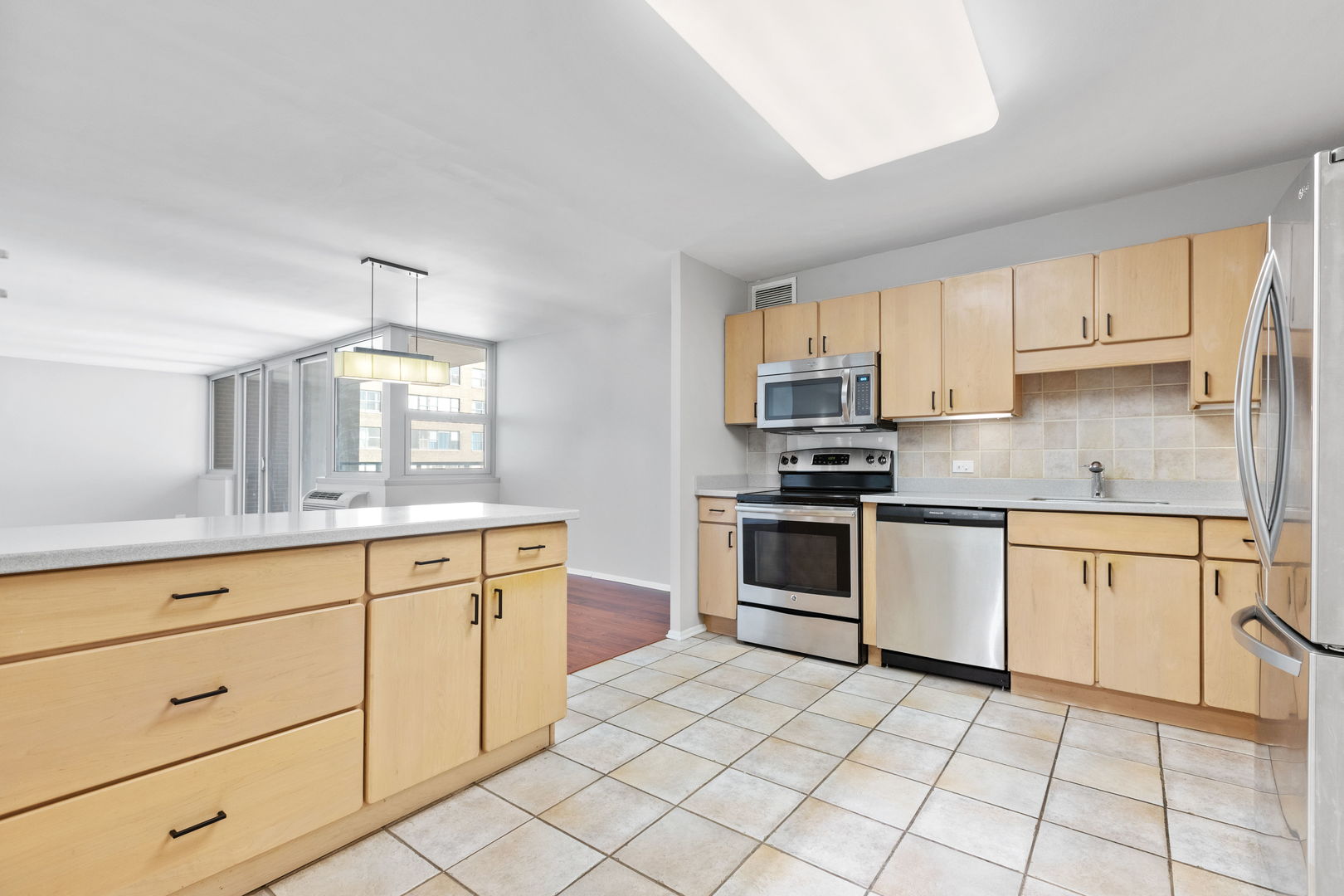 6147 North Sheridan Road, Unit 6A Chicago, IL 60660 - Photo 6 of 16 Gallery Image 6