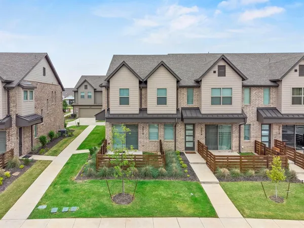$2,900 | 2616 La Cala Drive, Grand Prairie, TX 75054