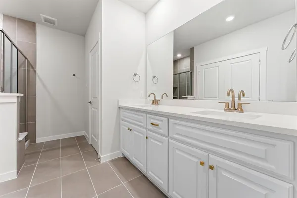 $2,900 | 2616 La Cala Drive, Grand Prairie, TX 75054